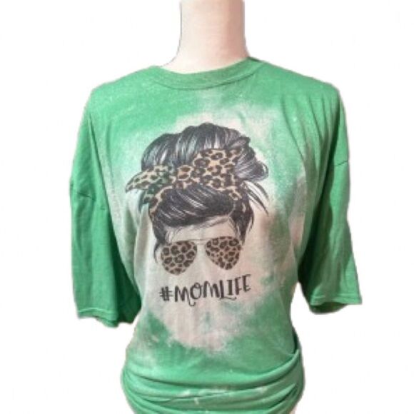 🟧 3 for $30 Green #MomLife Graphic T-Shirt - Picture 1 of 5